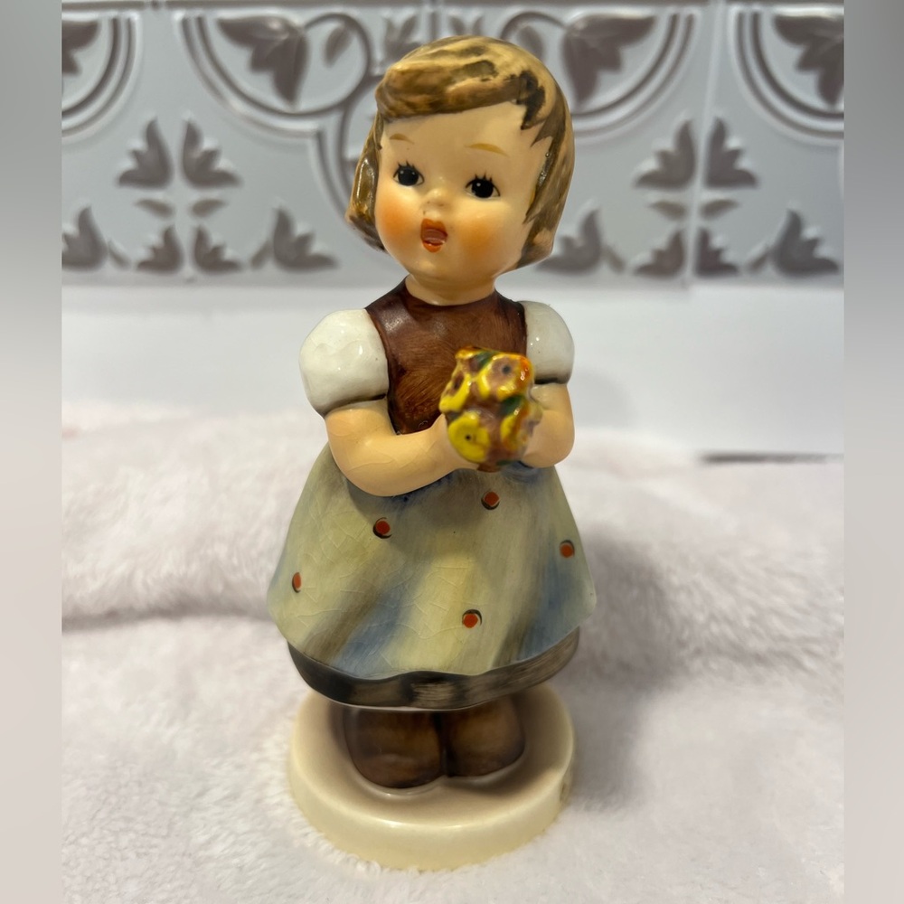Hummel Little Girl with Flowers